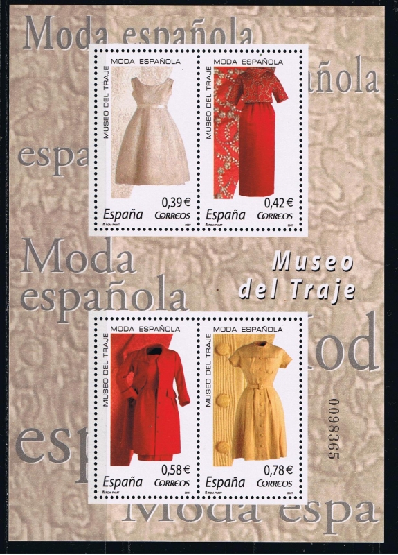 Edifil  4354  Moda Española.  Cristóbal Valenciaga.  