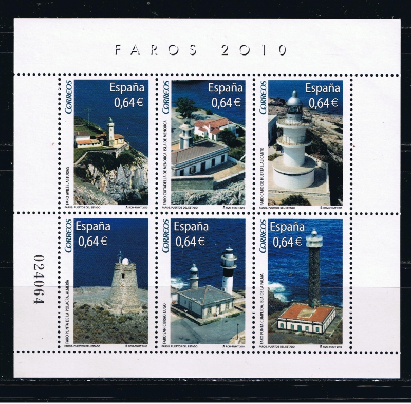 Edifil  4594  Faros 2010.  Hoja con 6 sellos con diferentes faros  españoles. 